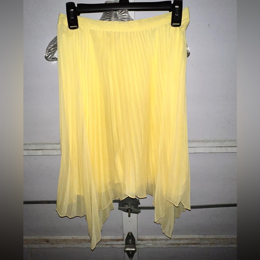 Yellow mesh mid length skirt